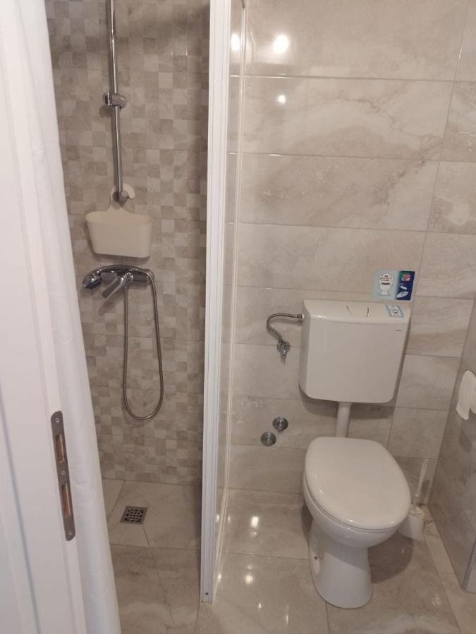 Apartments Mare - 150 M From Beach بريلا المظهر الخارجي الصورة