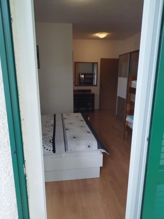 Apartments Mare - 150 M From Beach بريلا المظهر الخارجي الصورة