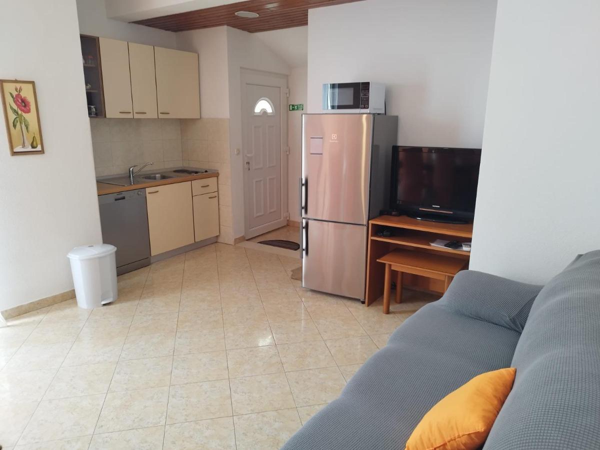 Apartments Mare - 150 M From Beach بريلا المظهر الخارجي الصورة