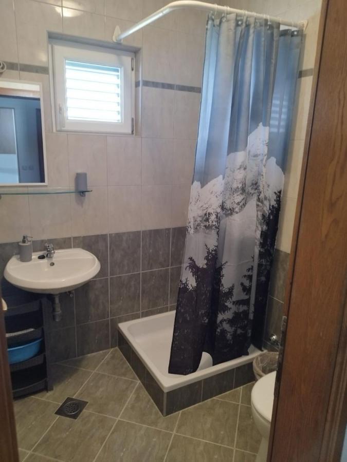 Apartments Mare - 150 M From Beach بريلا المظهر الخارجي الصورة